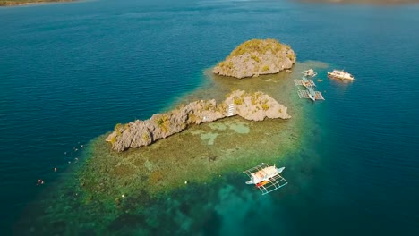 Seascape-with-islands-in-the-lagoon