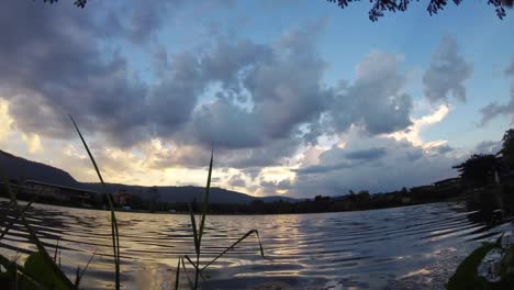 Landschaft-Sunset-Sky-Over-Lake,-Thailand