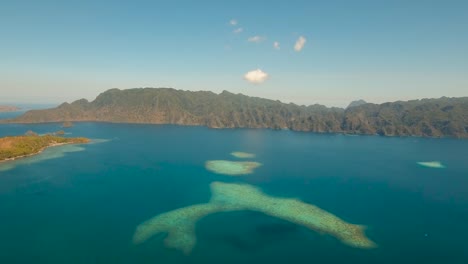 Seelandschaft-mit-Lagunen-und-Inseln