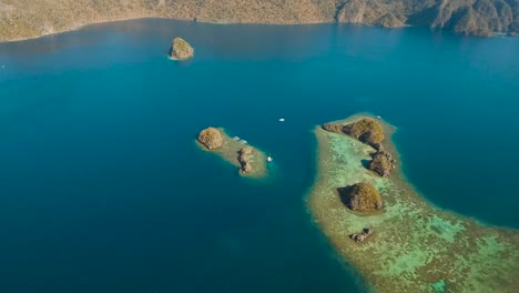 Paisaje-marino-con-islas-de-la-laguna