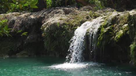 Wunderschönen-tropischen-Wasserfall.-Philippinen,-Luzon