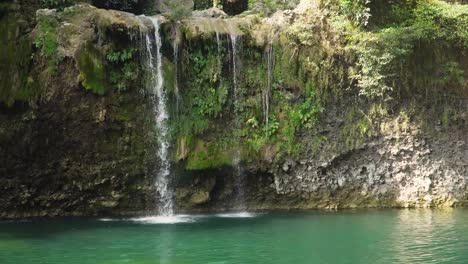 Wunderschönen-tropischen-Wasserfall.-Philippinen,-Luzon