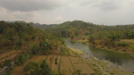 paisaje-tropical-río,-tierra-de-los-agricultores