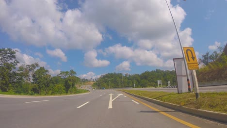 Frontplatte-fahren:-Am-Highway-12,-Nord-Westhern-Thailand