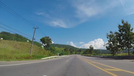 Frontplatte-fahren:-Am-Highway-12,-Tak-Provinz-Nord-Westhern-Thailand