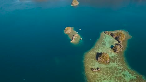 Seascape-with-islands-in-the-lagoon