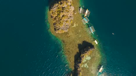 Seascape-with-islands-in-the-lagoon