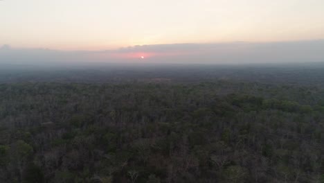 Sonnenuntergang-über-der-Savanne