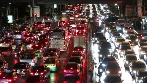 Traffic-jam-at-night-in-Bangkok