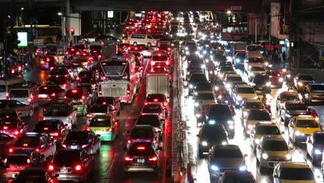 Atasco-de-tráfico-en-la-noche-en-Bangkok