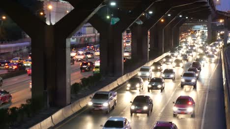 Tráfico-en-la-ciudad-capital-de-Bangkok