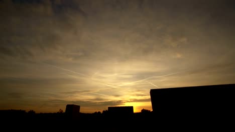 Lapso-de-tiempo-de-la-mañana-de-cielo-nublado