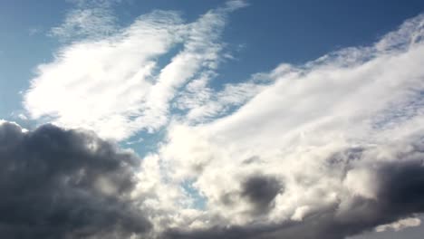 Bewegte-Wolken-mit-blauem-Himmel-Zeitraffer