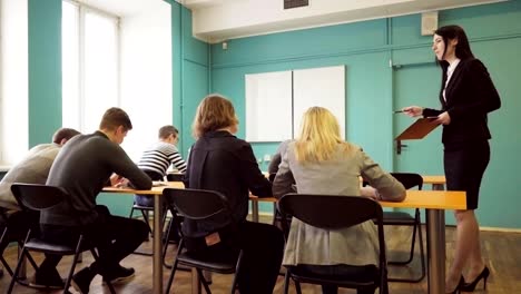 Female-teacher-speaks-to-students-during-a-lesson-in-university