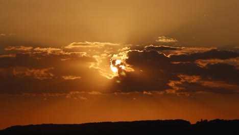 naranja-de-sol-nubes-amanecer-mañana