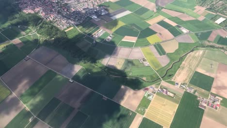 Vistas-desde-un-avión-volando-sobre-Alemania