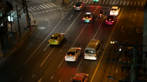 Noche-de-tráfico-en-Bangkok