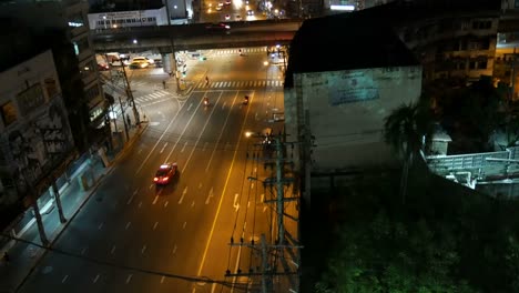 Noche-de-tráfico-en-Bangkok