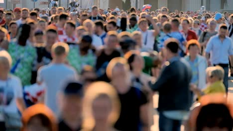 Multitud-de-gente-en-la-calle.