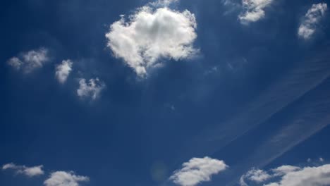 Beautiful-abnormal-cloudscape.-Rolling-Clouds