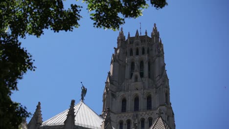 Ciudad-de-la-torre-de-la-iglesia-Riverside-de-Nueva-York