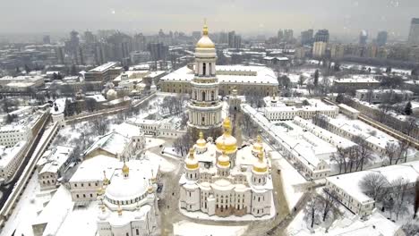 Kiev-Pechersk-Lavra.-Nieve-que-cae-en-invierno.-Kiev,-Ucrania