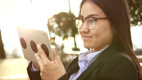 Asian-businesswoman-working-on-digital-tablet-at-airport