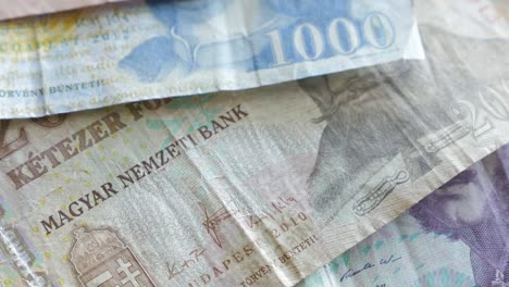 Ungarische-Forint-Banknoten-für-Geschäftskonzept-Hintergrund-4K-angeordnet