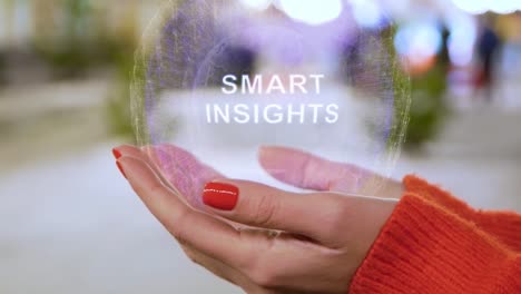 Manos-femeninas-sosteniendo-holograma-con-texto-Smart-Insights