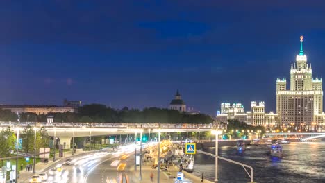 Moscú-Rusia-lapso-de-tiempo-4K,-horizonte-de-la-ciudad-día-a-noche-timelapse-en-el-río-Moscú