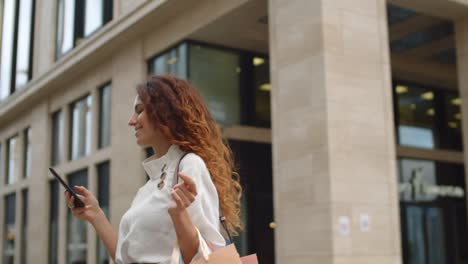 Portrait-of-Beautiful-Woman-Walking-in-Downtown