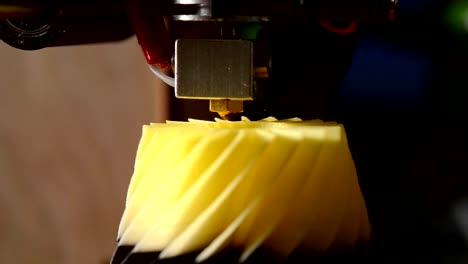 3D-printer-prints-shape-closeup