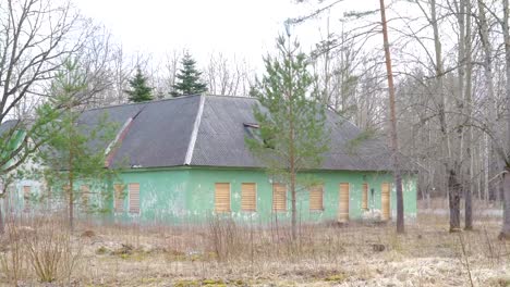 Una-casa-en-medio-de-la-pradera