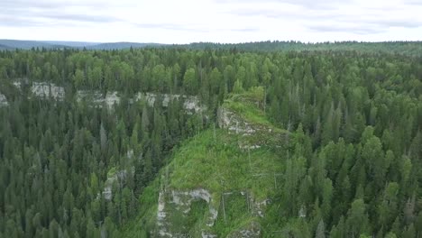 Beautiful-mountain-lookout-high-on-the-Mountains.-Clip.-Huge-valley-with-thick-eucalyptus-forest.-Top-view-of-a-large-cliff-in-the-forest