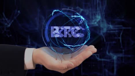 Gemalte-Hand-zeigt-Konzept-Hologramm-BTC-an-seiner-hand