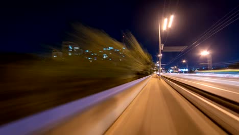 El-paseo-en-la-ciudad-de-noche-hermosa.-lapso-de-tiempo