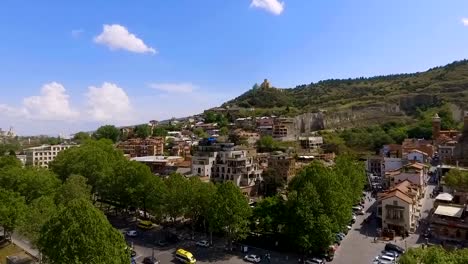 Zona-residencial-de-Tbilisi,-alquiler-de-apartamentos-para-turistas,-centro-histórico