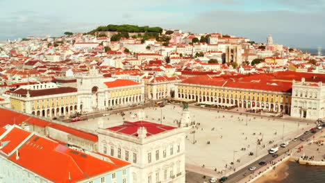 Luftaufnahme-der-berühmten-Praca-do-Comercio