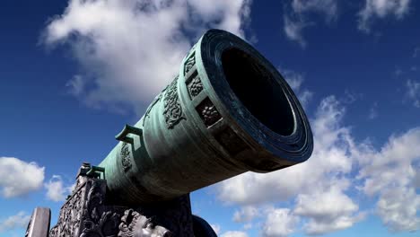 Cañón-del-Zar-contra-el-cielo,-Kremlin-de-Moscú,-Rusia