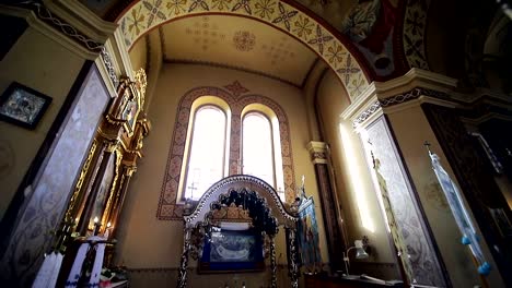 El-interior-de-la-antigua-iglesia.-Paisaje-en-la-iglesia