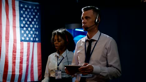 Female-technician-giving-briefing