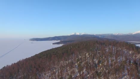 4-K.-Antenne-Umfrage-aus-der-Luft.-Winter.-Baikalsee