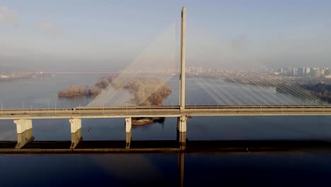 Vista-aérea-del-puente-sur.-Vista-aérea-del-puente-de-cable-de-metro-sur.-Kiev,-Ucrania.