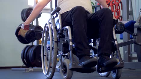 New-approach-in-doing-exercise-with-dumbbells-by-disabled-man.