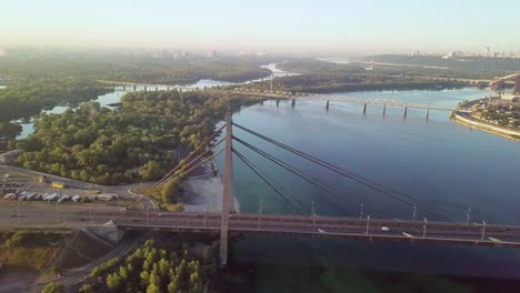 Video-Brücke-bei-Sonnenuntergang-in-Kiew-Ukraine