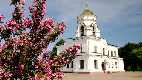 Brest,-Bielorrusia.-Campanario,-campanario-de-iglesia-de-la-Catedral-San-Nicolás-de-guarnición-en-Memorial-la-fortaleza-de-Brest-complejo-héroe-en-día-soleado-de-verano