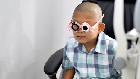 eyesight-check.-Asian-boys-who-have-vision-disabilities.-Left-eye-is-not-visible-from-brain-surgery.-Medical-treatment-and-Rehabilitation.-video-4k