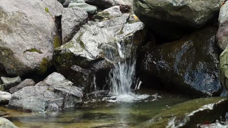 Kaskade-von-Wasserfällen-Rosa-Khutor