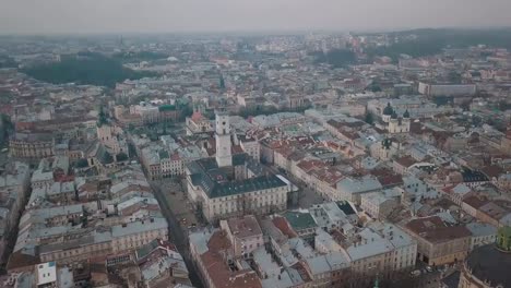 Ciudad-aérea-de-Lviv,-Ucrania.-Ciudad-Europea.-Zonas-populares-de-la-ciudad.-Dominicana