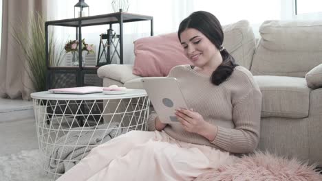 Businesswoman-using-digital-tablet-at-home